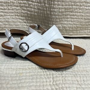 Liz Claiborne Refined Comfort Sandals. White/Carmel Color. Sz 9.5 M